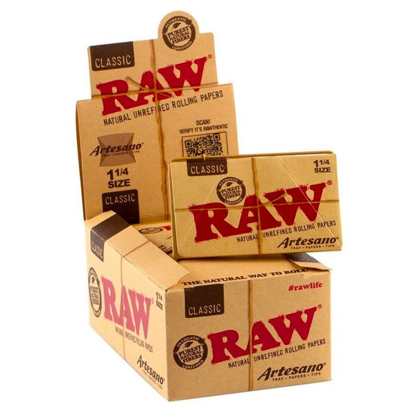 RAW | Artesano - 1 ¼ With Tips and Tray 32 leaves per booklet - 15 Booklets With Tips and a Rolling